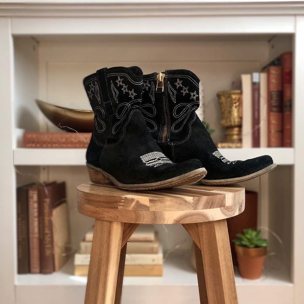 Boutique 9 Jolisa Black Suede Booties